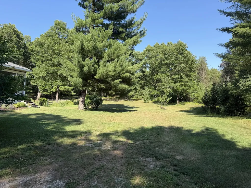 1667 Oakwood Trail Valley Township MI 49010