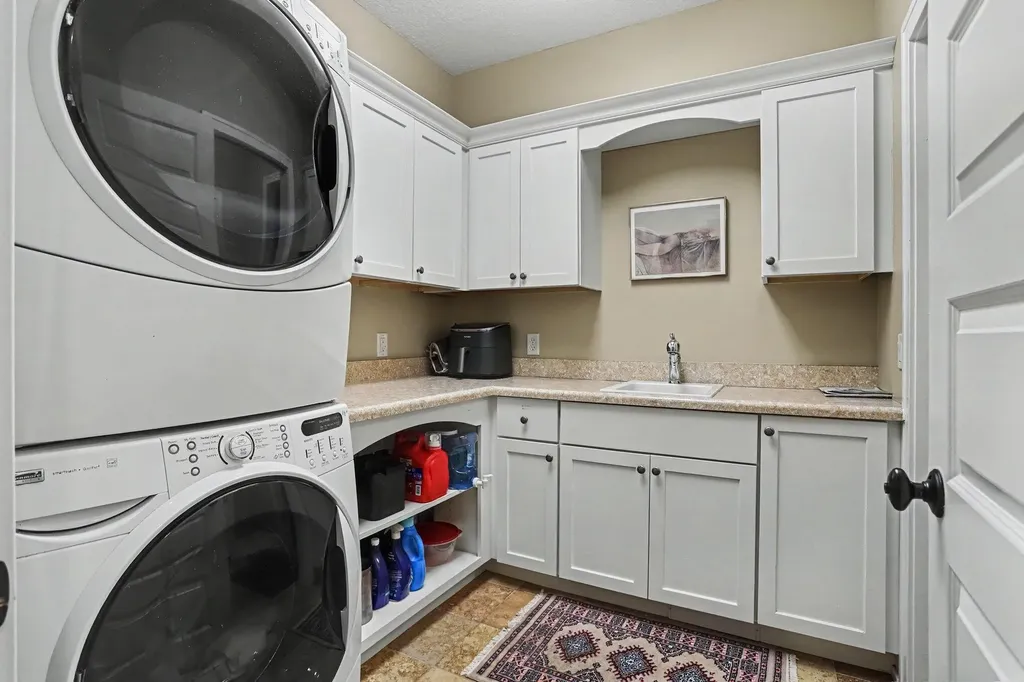 5543 N Red Pine Circle Texas Charter Township MI 49009