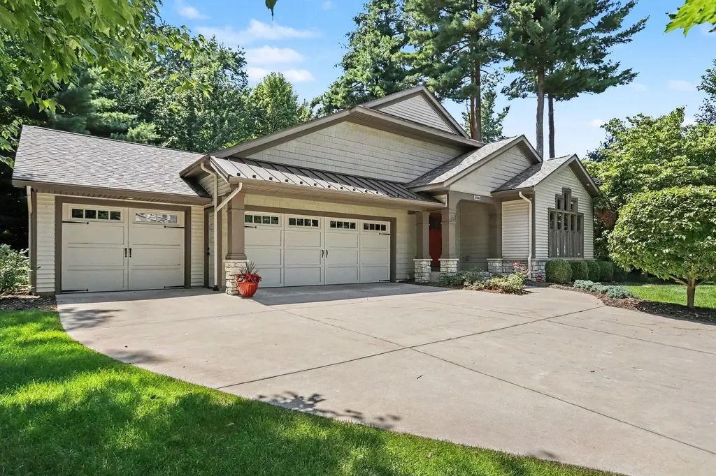 5543 N Red Pine Circle Texas Charter Township MI 49009