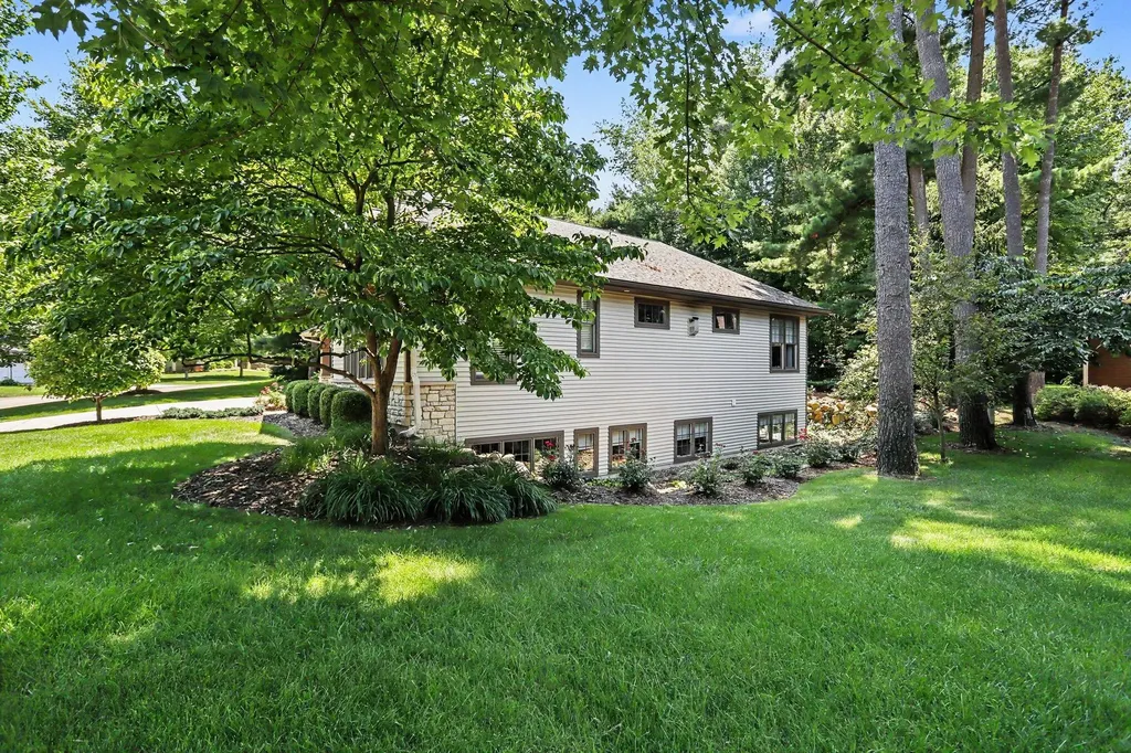 5543 N Red Pine Circle Texas Charter Township MI 49009