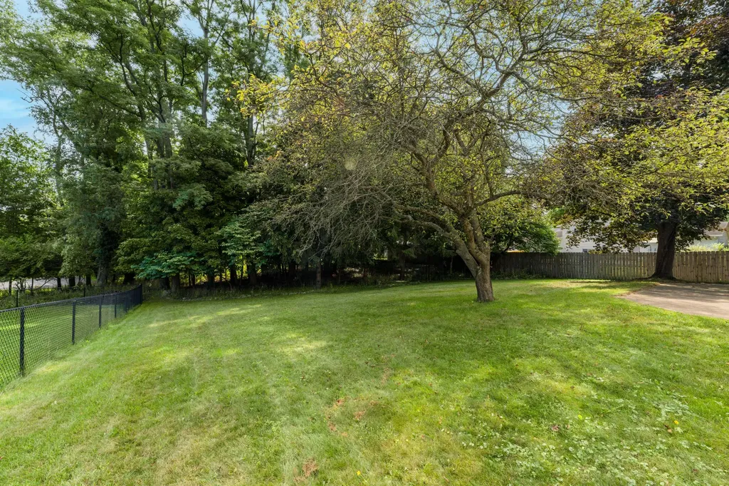 1818 Skyler Drive Kalamazoo City MI 49008
