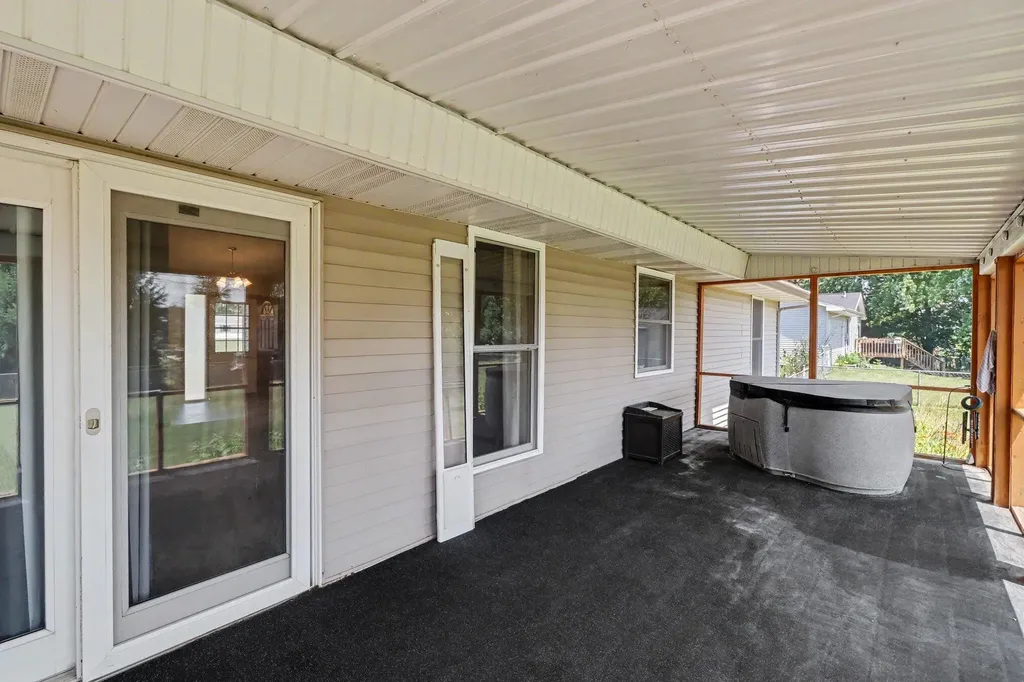 31421 64th Avenue Antwerp Township MI 49065