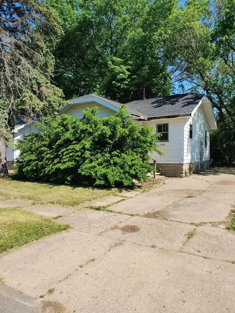 2110 Wolcott Street Flint City MI 48504