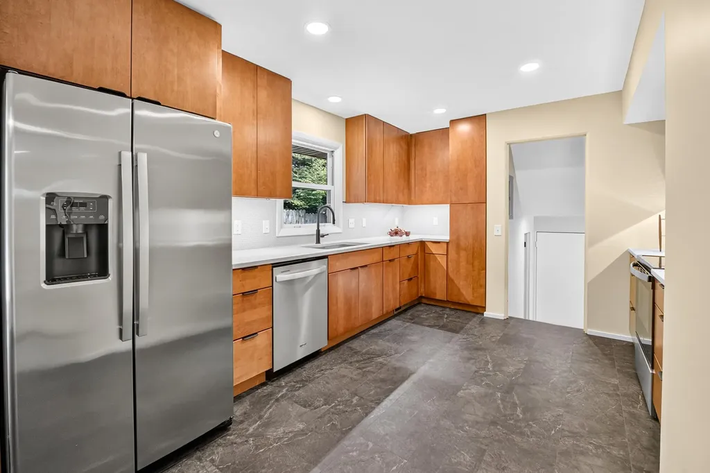 2244 Sycamore Lane Kalamazoo City MI 49008