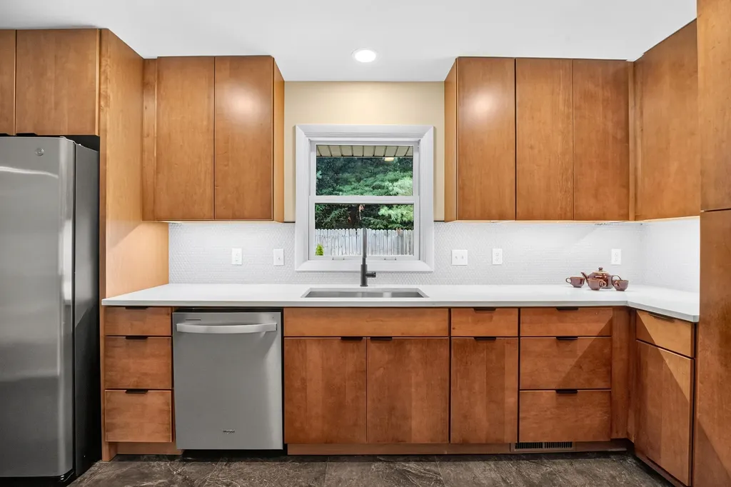 2244 Sycamore Lane Kalamazoo City MI 49008