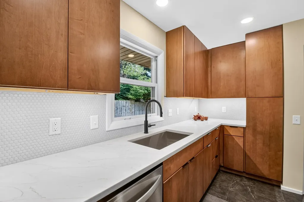 2244 Sycamore Lane Kalamazoo City MI 49008