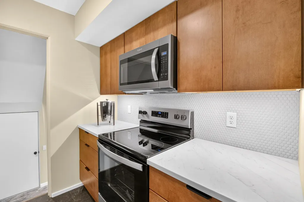 2244 Sycamore Lane Kalamazoo City MI 49008