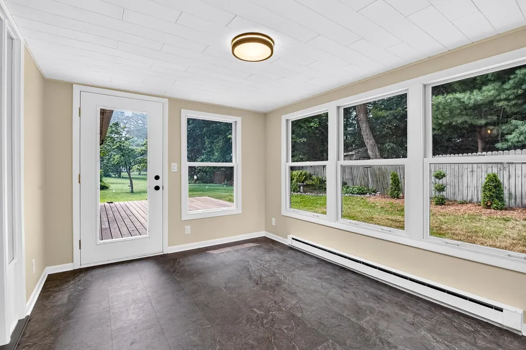 2244 Sycamore Lane Kalamazoo City MI 49008