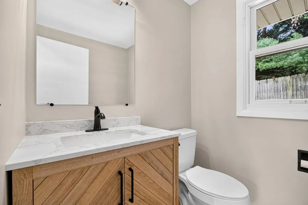 2244 Sycamore Lane Kalamazoo City MI 49008