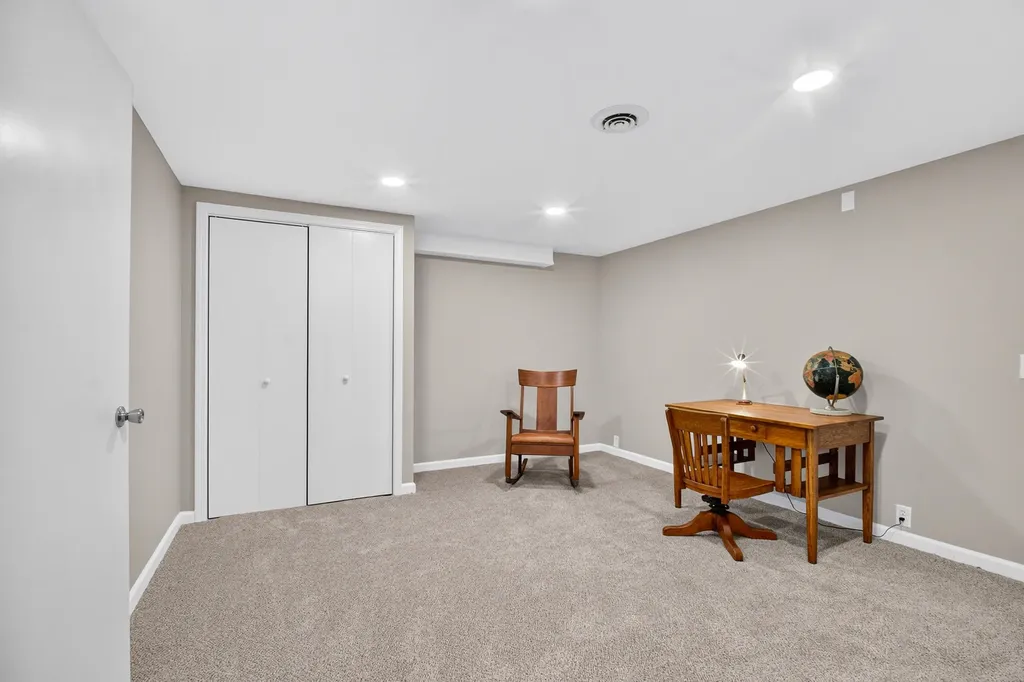 2244 Sycamore Lane Kalamazoo City MI 49008