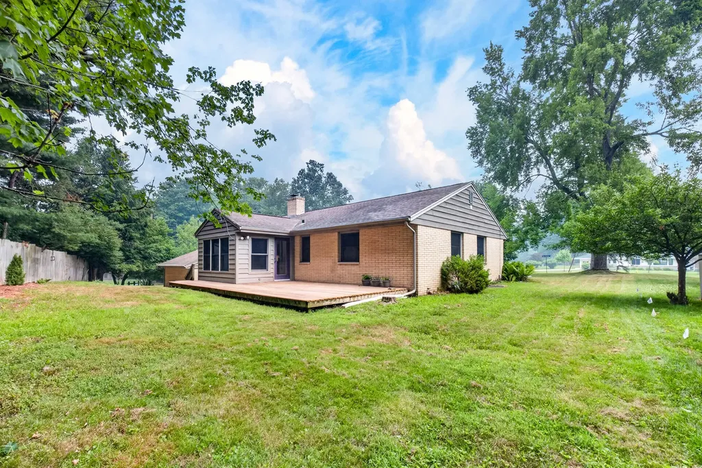 2244 Sycamore Lane Kalamazoo City MI 49008