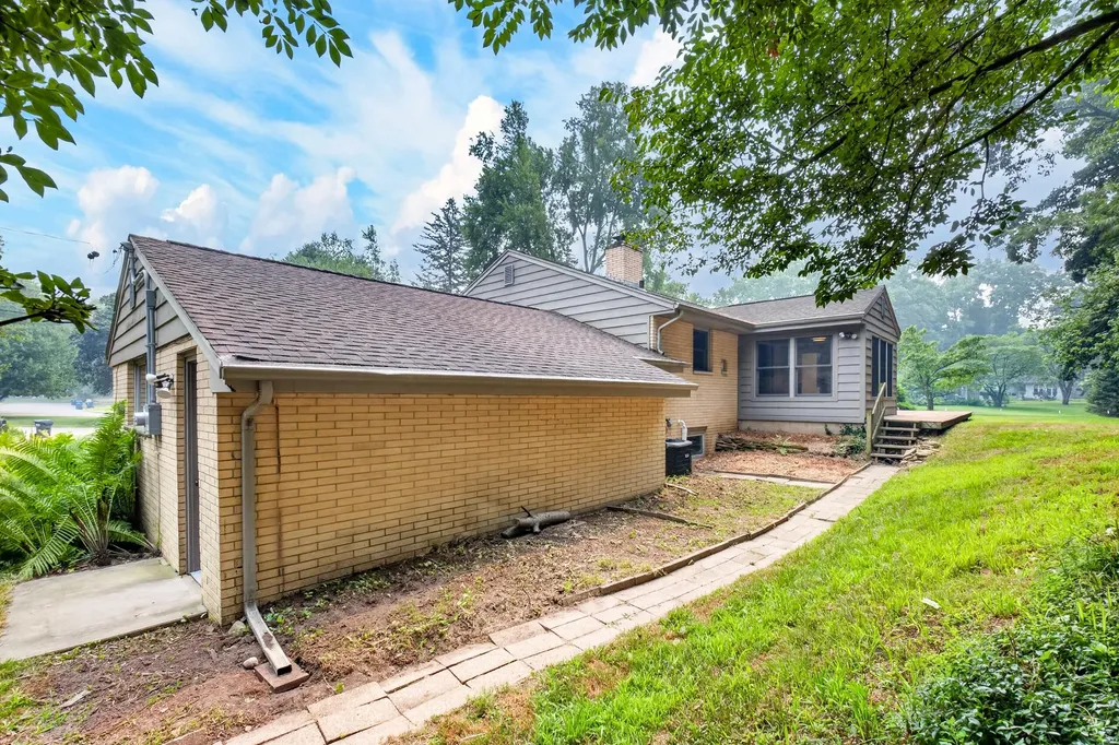 2244 Sycamore Lane Kalamazoo City MI 49008