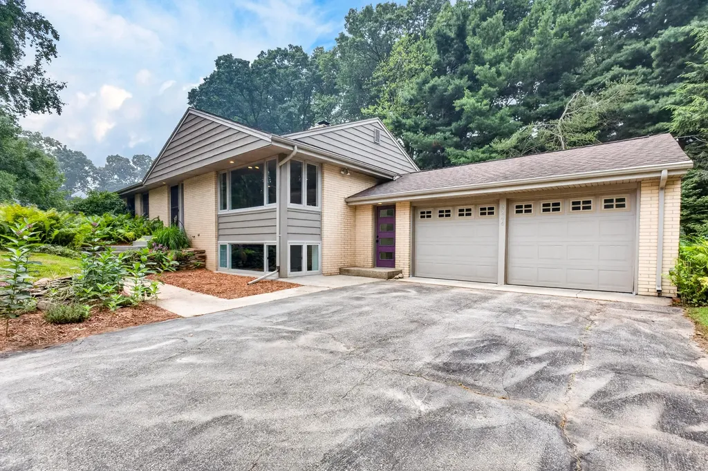 2244 Sycamore Lane Kalamazoo City MI 49008