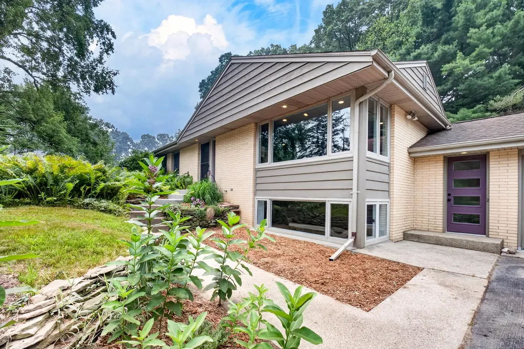 2244 Sycamore Lane Kalamazoo City MI 49008
