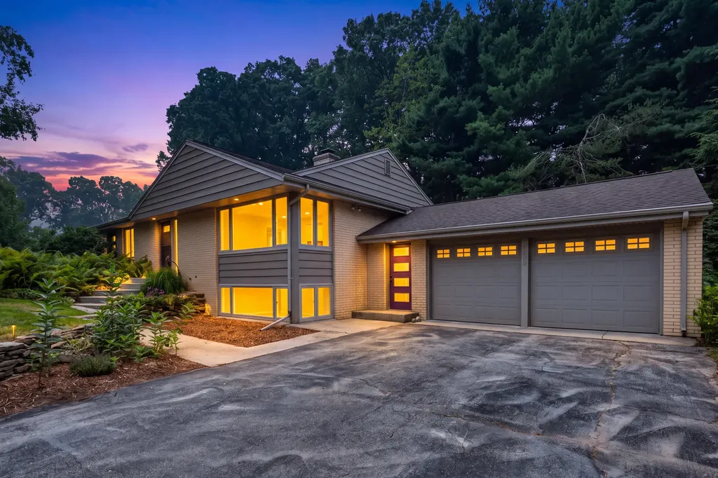 2244 Sycamore Lane Kalamazoo City MI 49008