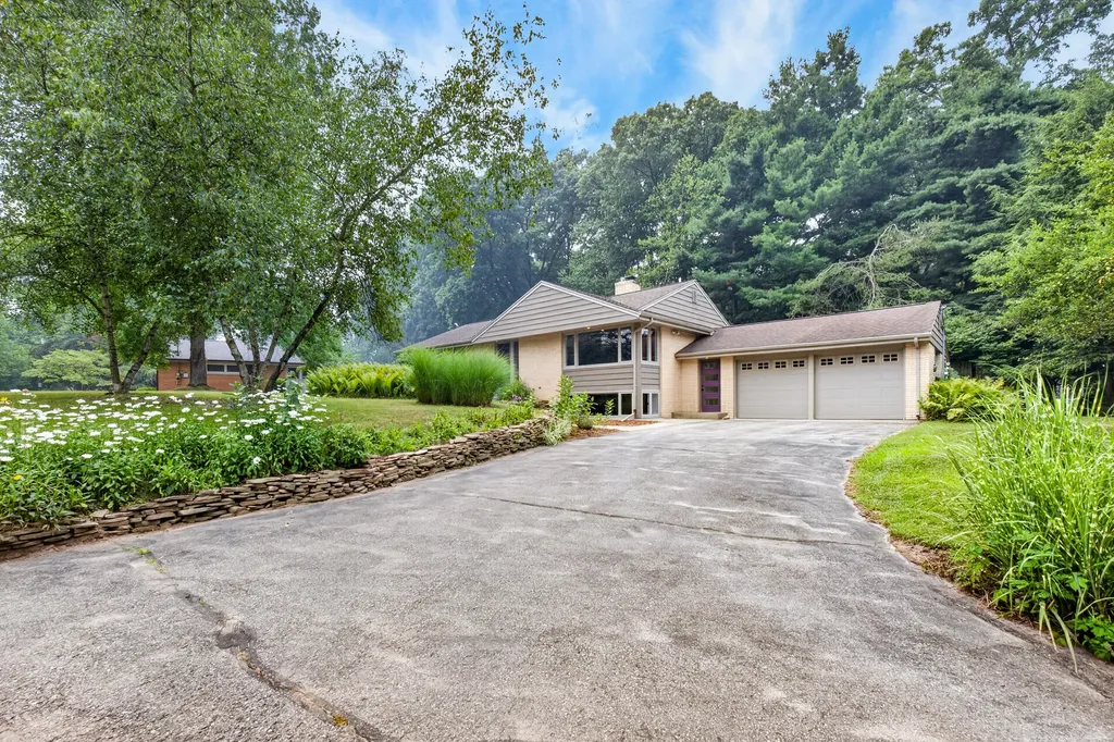 2244 Sycamore Lane Kalamazoo City MI 49008