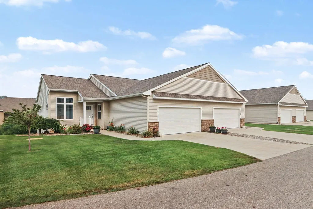 1243 S Village Circle Oshtemo Charter Township MI 49009