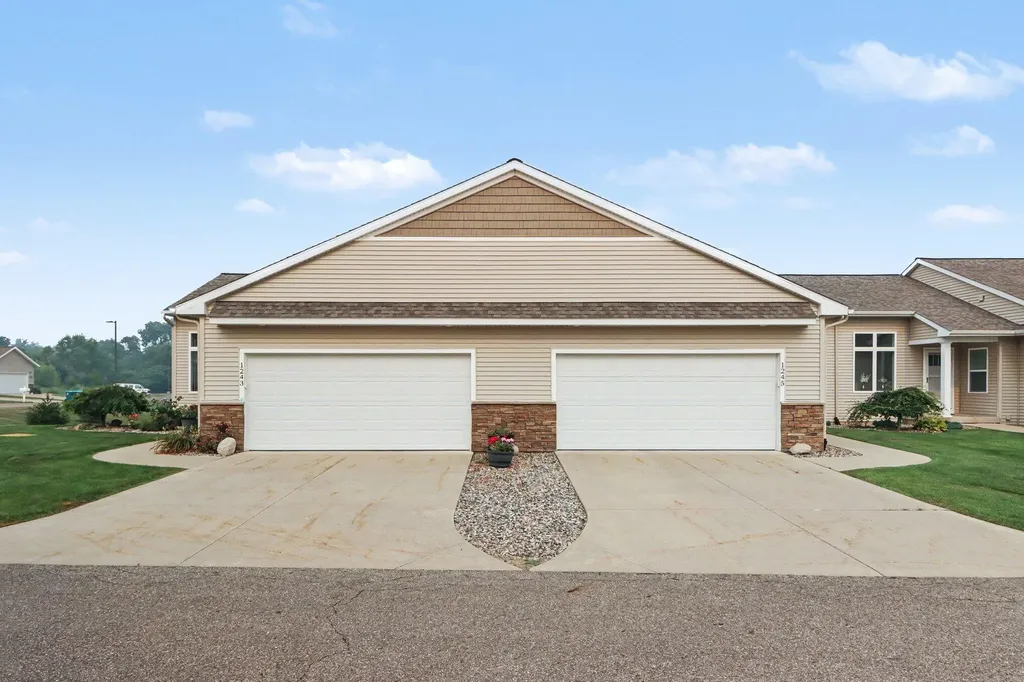 1243 S Village Circle Oshtemo Charter Township MI 49009