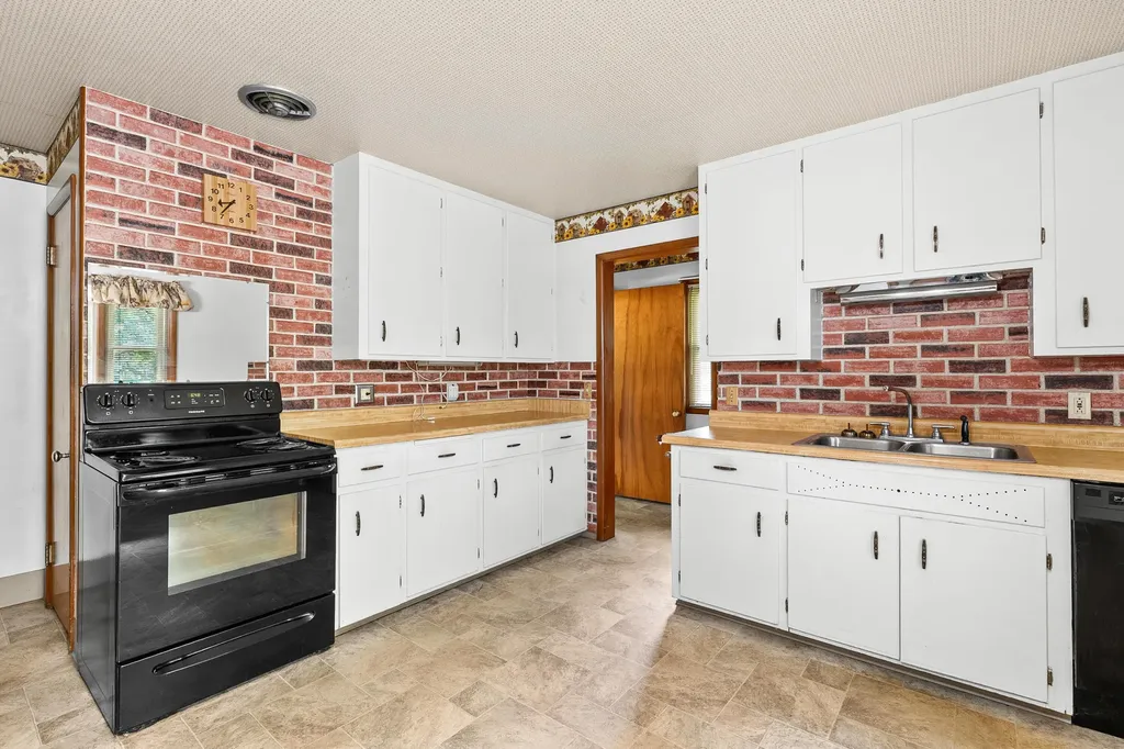 133 Waupaka Drive Bedford Charter Township MI 49037