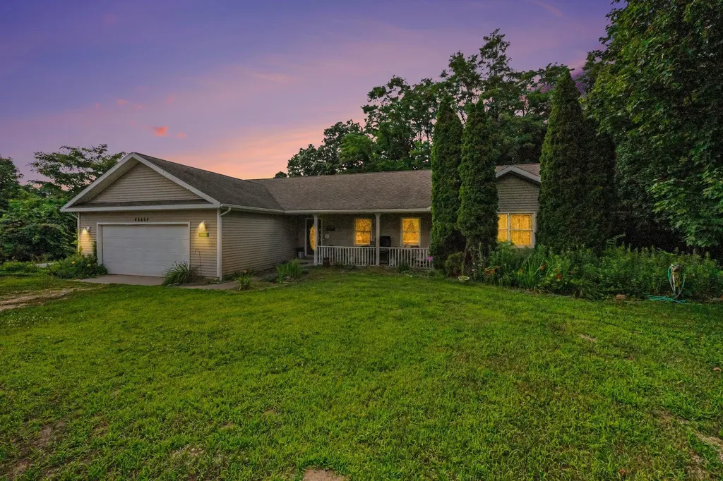 46664 Co Road 374 Lawrence Township MI 49079