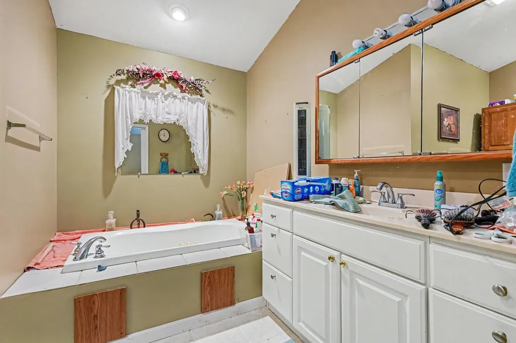 46664 Co Road 374 Lawrence Township MI 49079