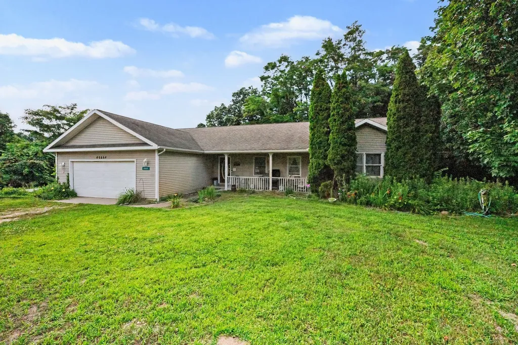 46664 Co Road 374 Lawrence Township MI 49079