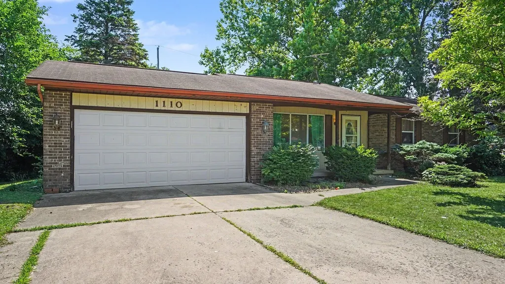 1110 Avalon Avenue Saginaw Charter Township MI 48638
