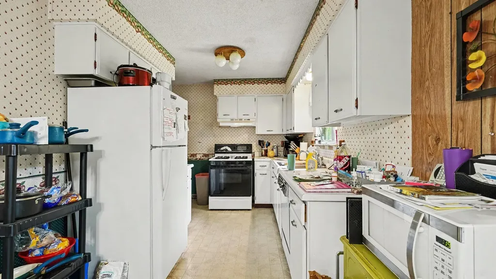 1110 Avalon Avenue Saginaw Charter Township MI 48638