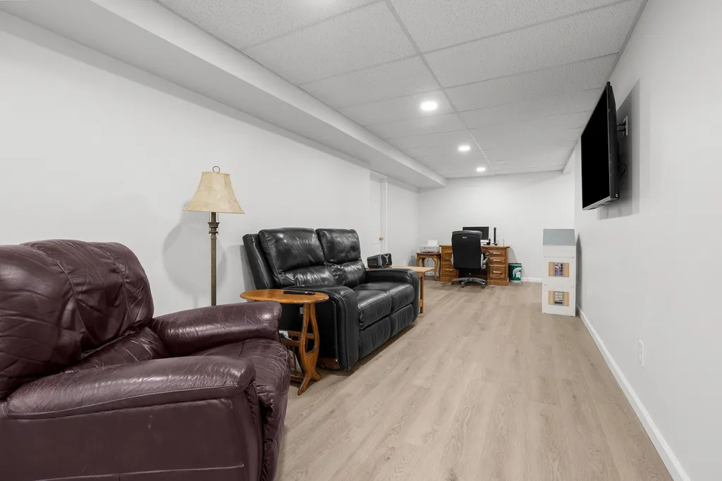 6341 Thistlewood Avenue Pavilion Township MI 49088