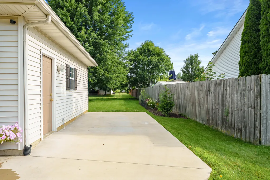 6341 Thistlewood Avenue Pavilion Township MI 49088