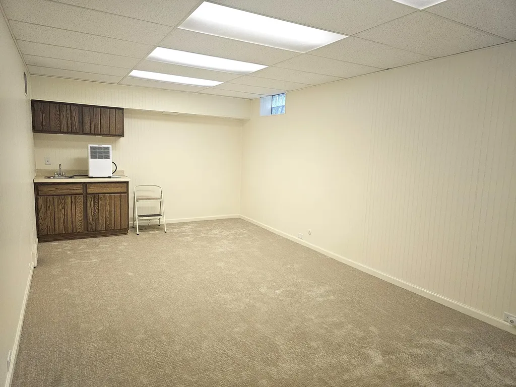2236 Tipperary Road Kalamazoo City MI 49008