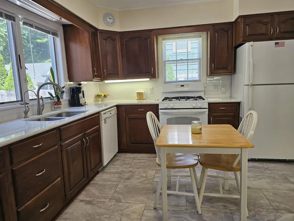 2236 Tipperary Road Kalamazoo City MI 49008