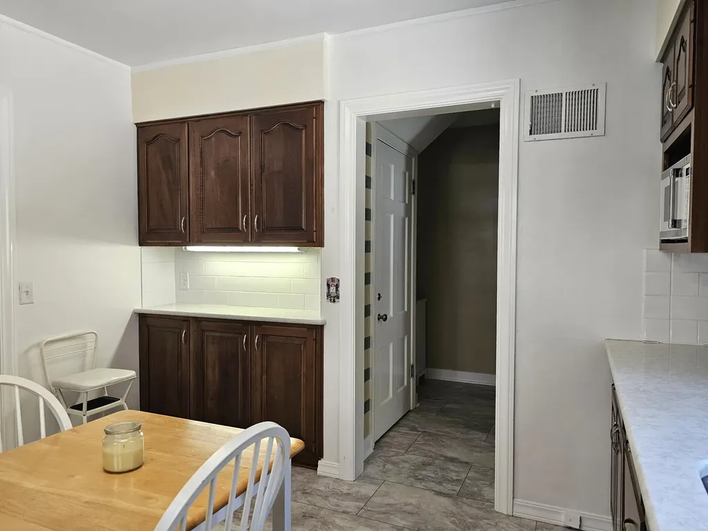 2236 Tipperary Road Kalamazoo City MI 49008