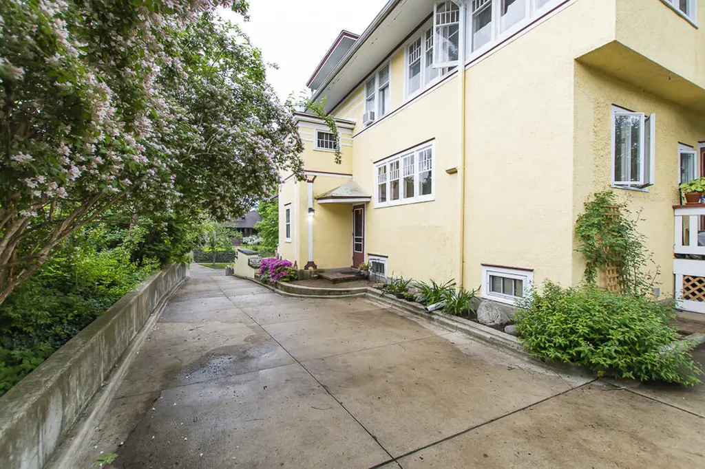 119 Prairie Avenue Kalamazoo City MI 49006