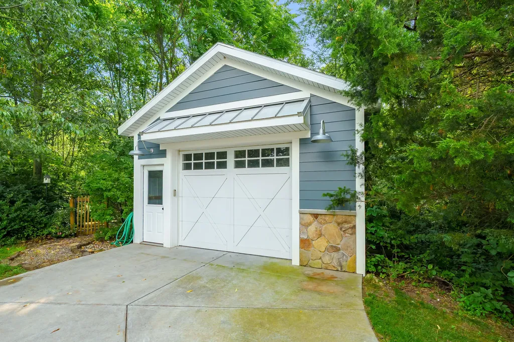 10030 W Rs Avenue Texas Charter Township MI 49071