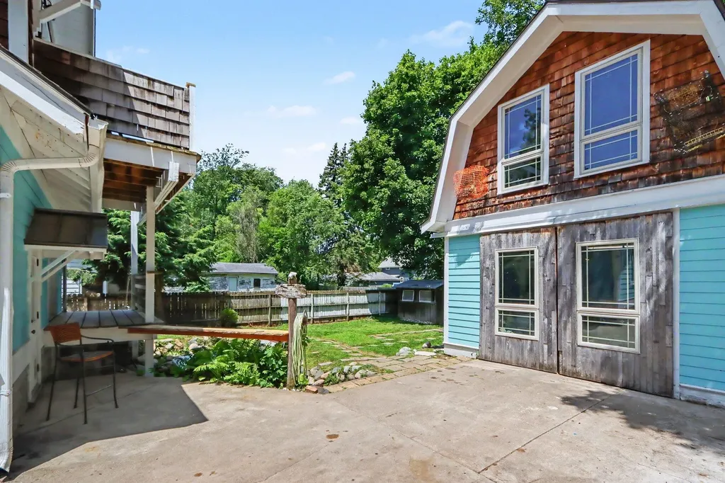 1227 E Cork Street Kalamazoo City MI 49001