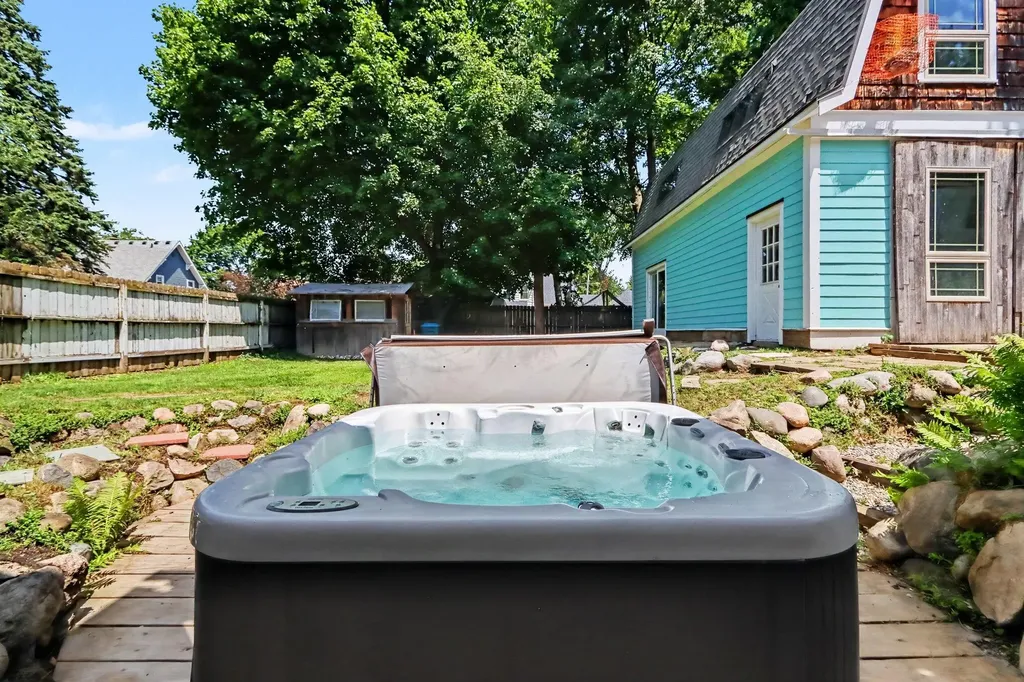 1227 E Cork Street Kalamazoo City MI 49001