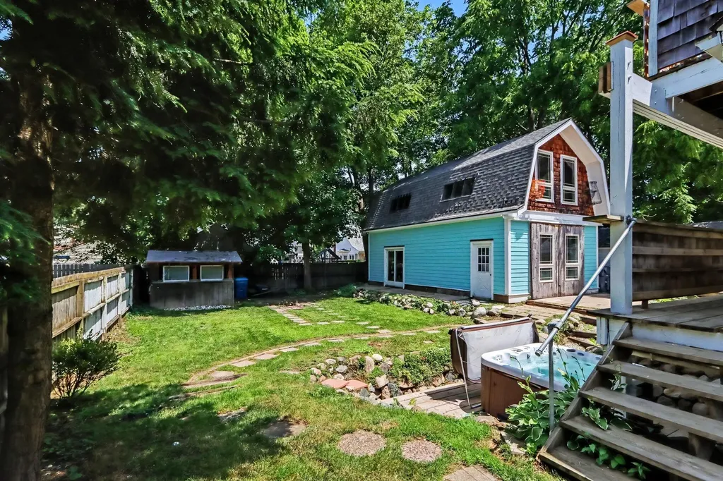 1227 E Cork Street Kalamazoo City MI 49001