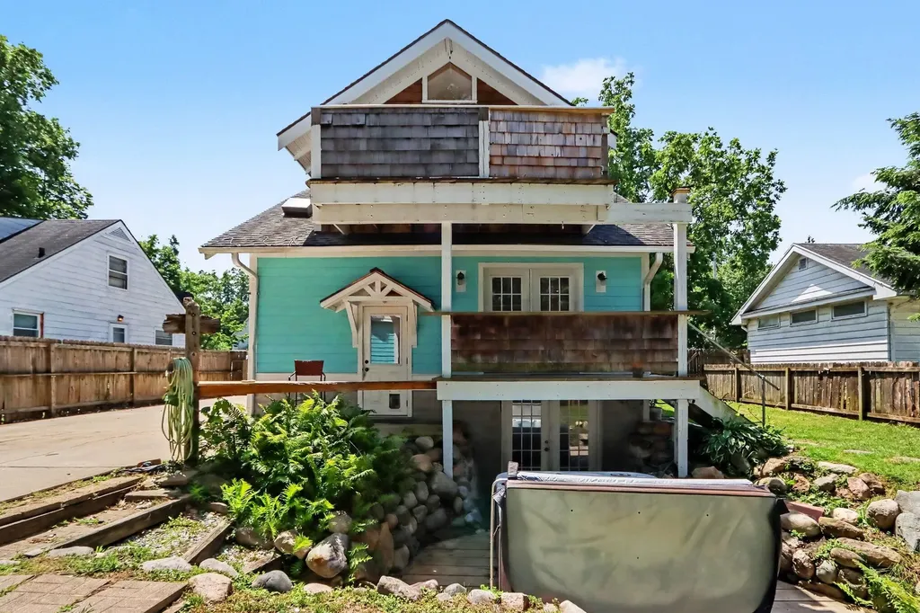 1227 E Cork Street Kalamazoo City MI 49001