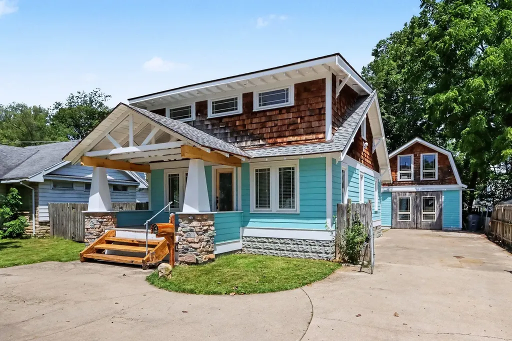 1227 E Cork Street Kalamazoo City MI 49001