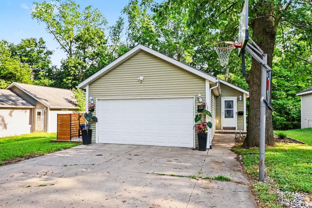2909 Parkview Avenue Kalamazoo City MI 49008