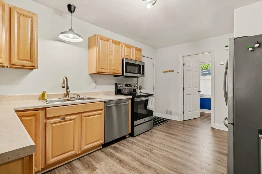 2909 Parkview Avenue Kalamazoo City MI 49008
