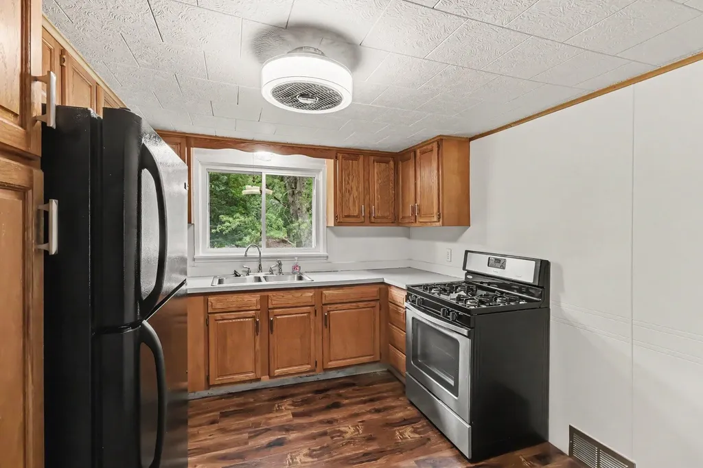 60169 Church Street Geneva Township MI 49056