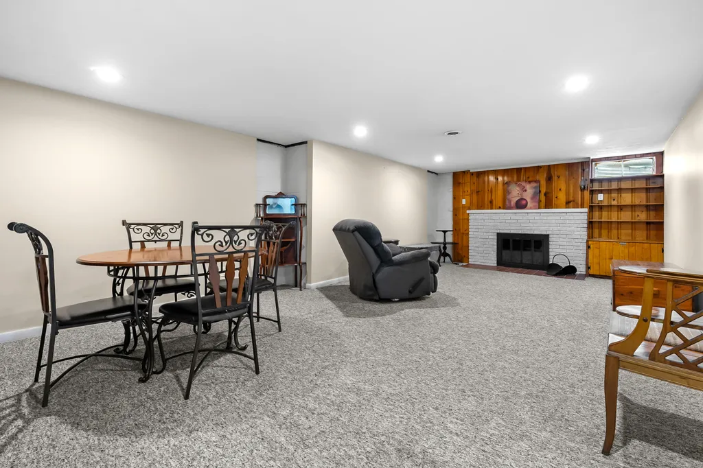 3225 Cranbrook Avenue Kalamazoo Charter Township MI 49006