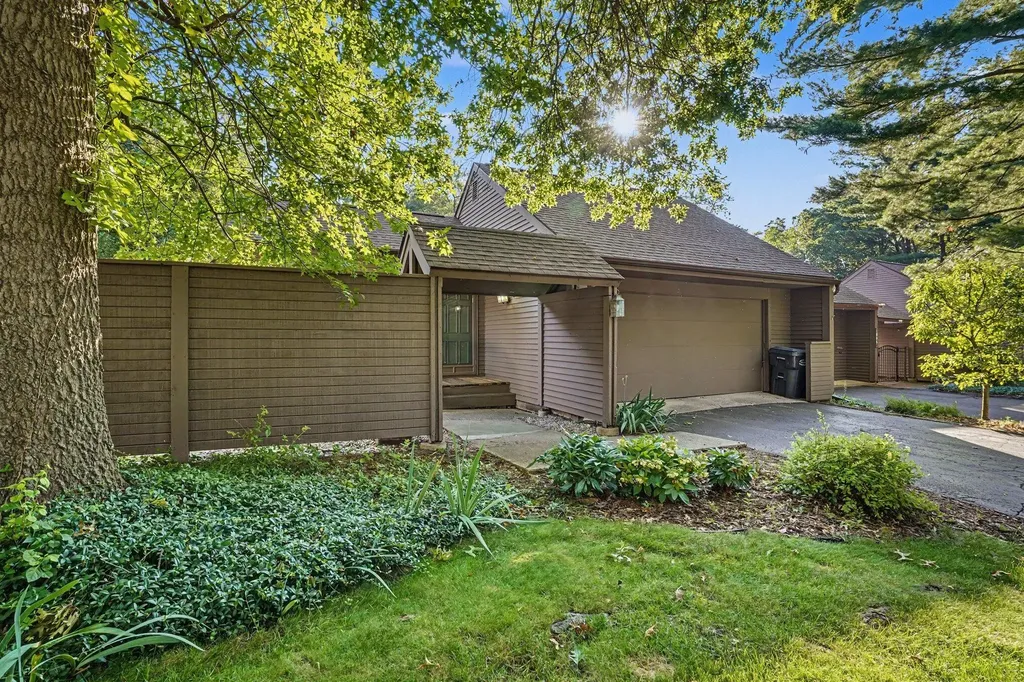 1008 Cohasset Lane Kalamazoo City MI 49008