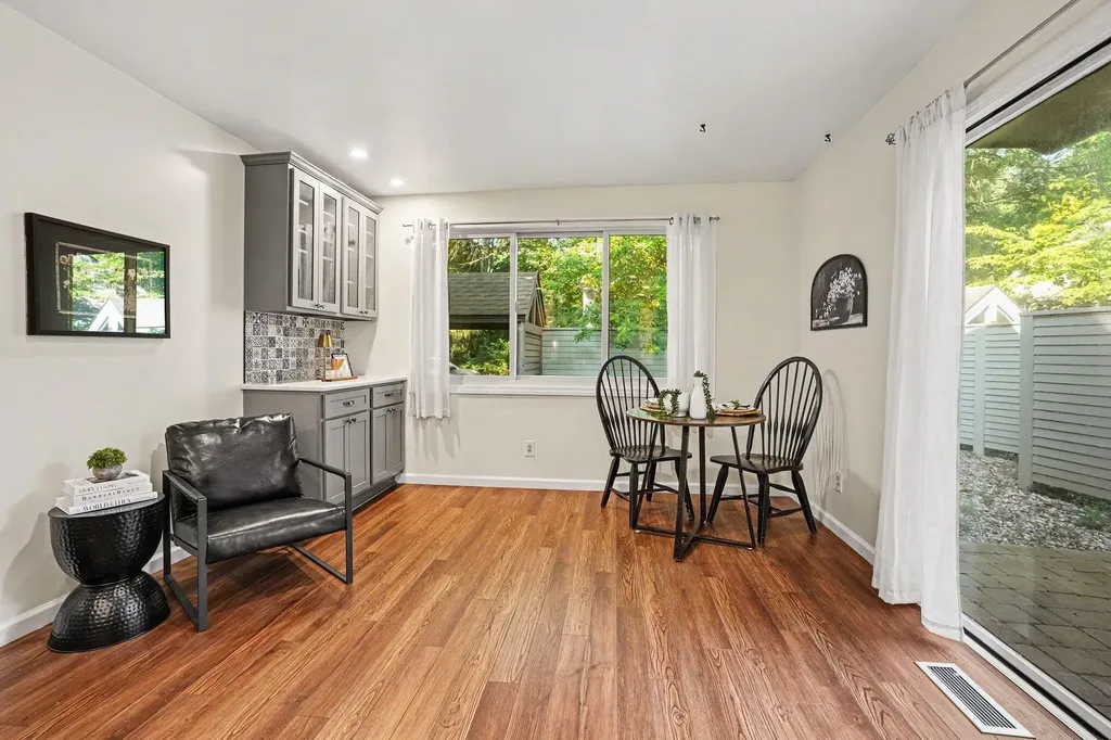 1008 Cohasset Lane Kalamazoo City MI 49008