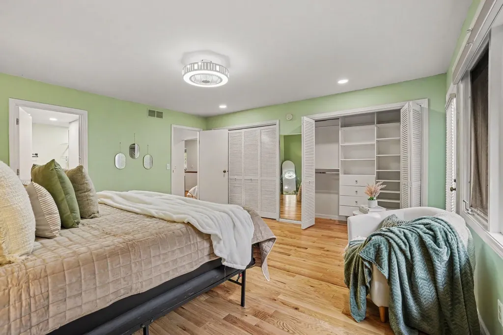 1008 Cohasset Lane Kalamazoo City MI 49008