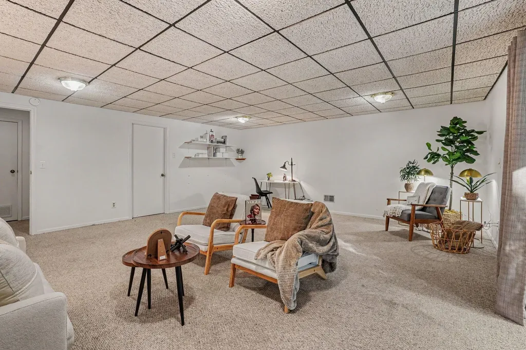 1008 Cohasset Lane Kalamazoo City MI 49008