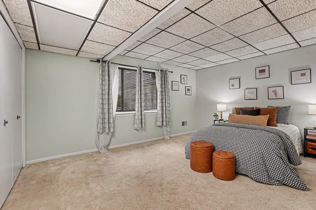 1008 Cohasset Lane Kalamazoo City MI 49008
