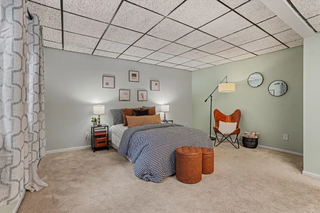 1008 Cohasset Lane Kalamazoo City MI 49008